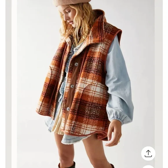 🆕 Free People Wrapped Up Blanket Vest- Topaz Combo - Picture 3 of 11